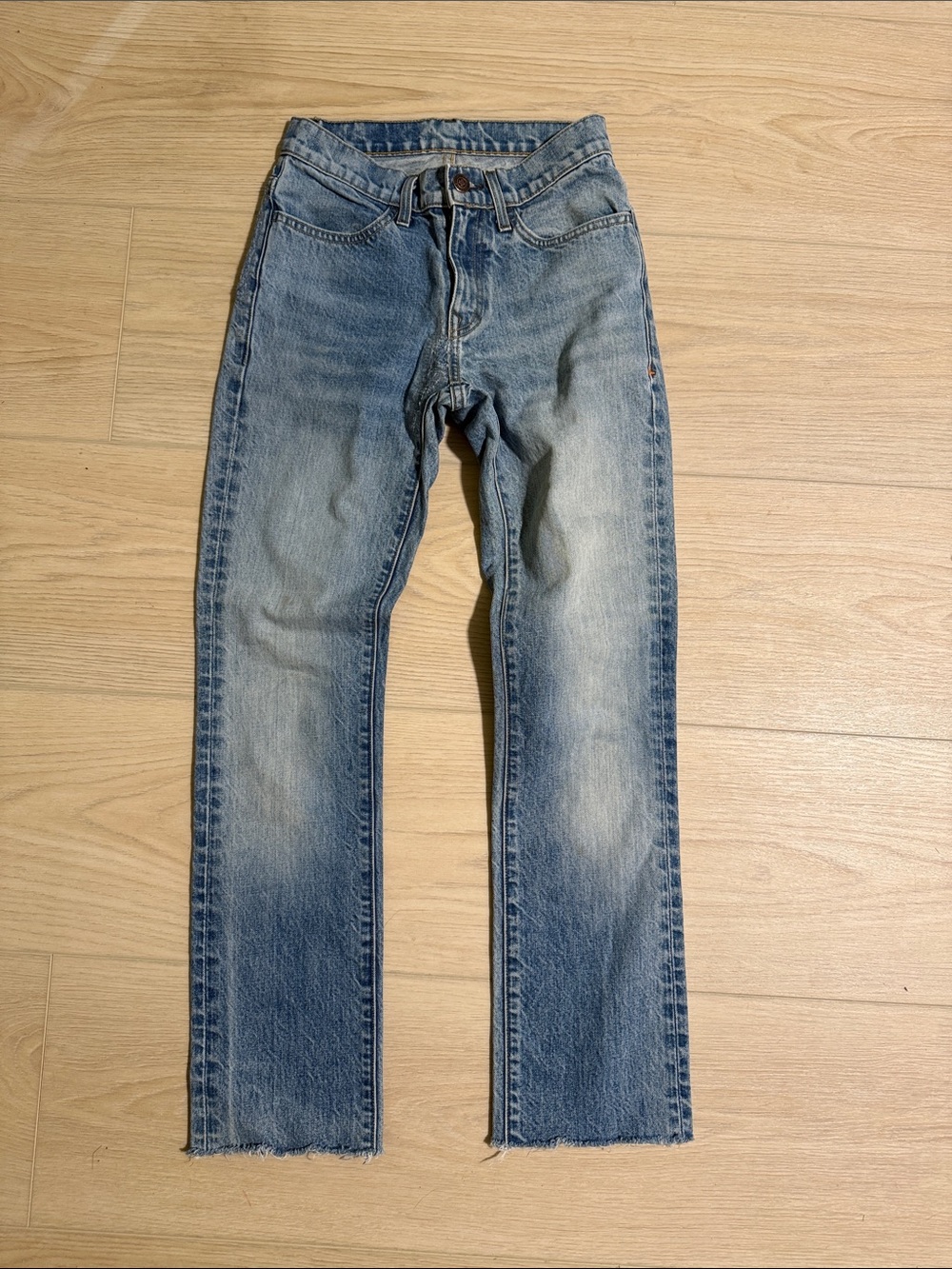 imogene + willie faded light blue woman’s slim straight jeans, raw heim
